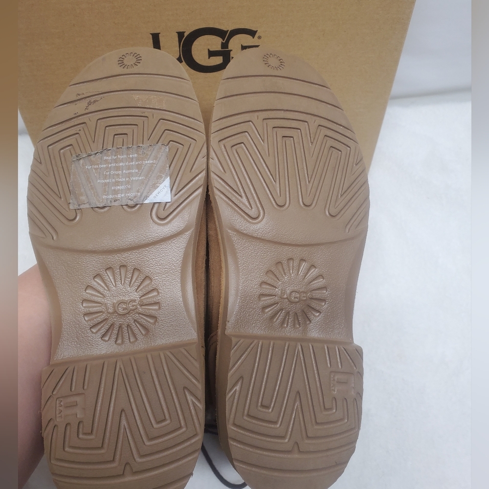 New In Box UGG Tan Shearling Ankle Boots - Picture 3 of 3